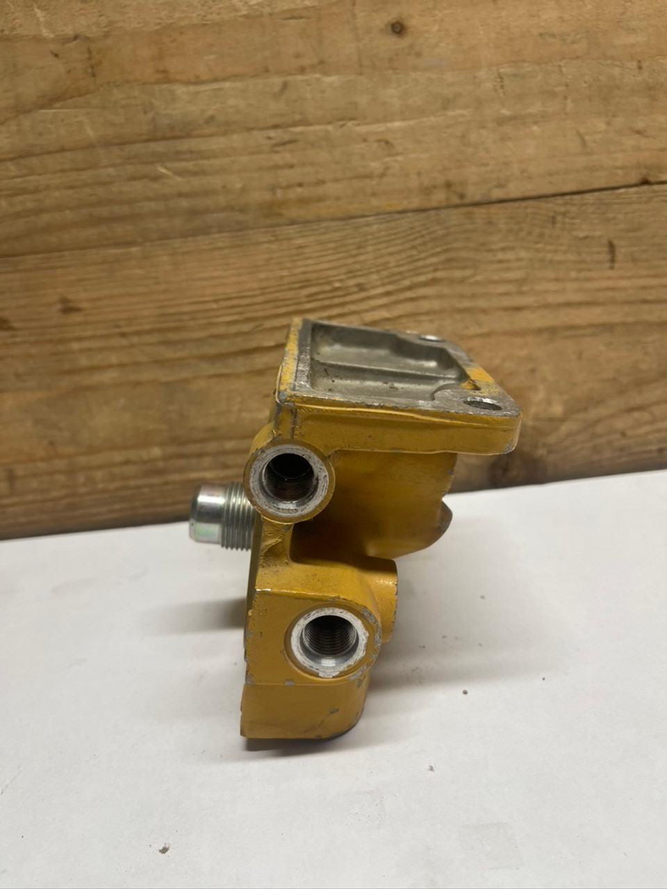 Cat 136-5017: BASE ASSEMBLY-FUEL FILTER C-18 C-15 3406E C16 C18 Engines