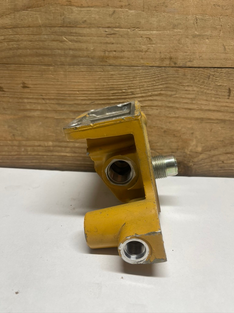 Cat 136-5017: BASE ASSEMBLY-FUEL FILTER C-18 C-15 3406E C16 C18 Engines