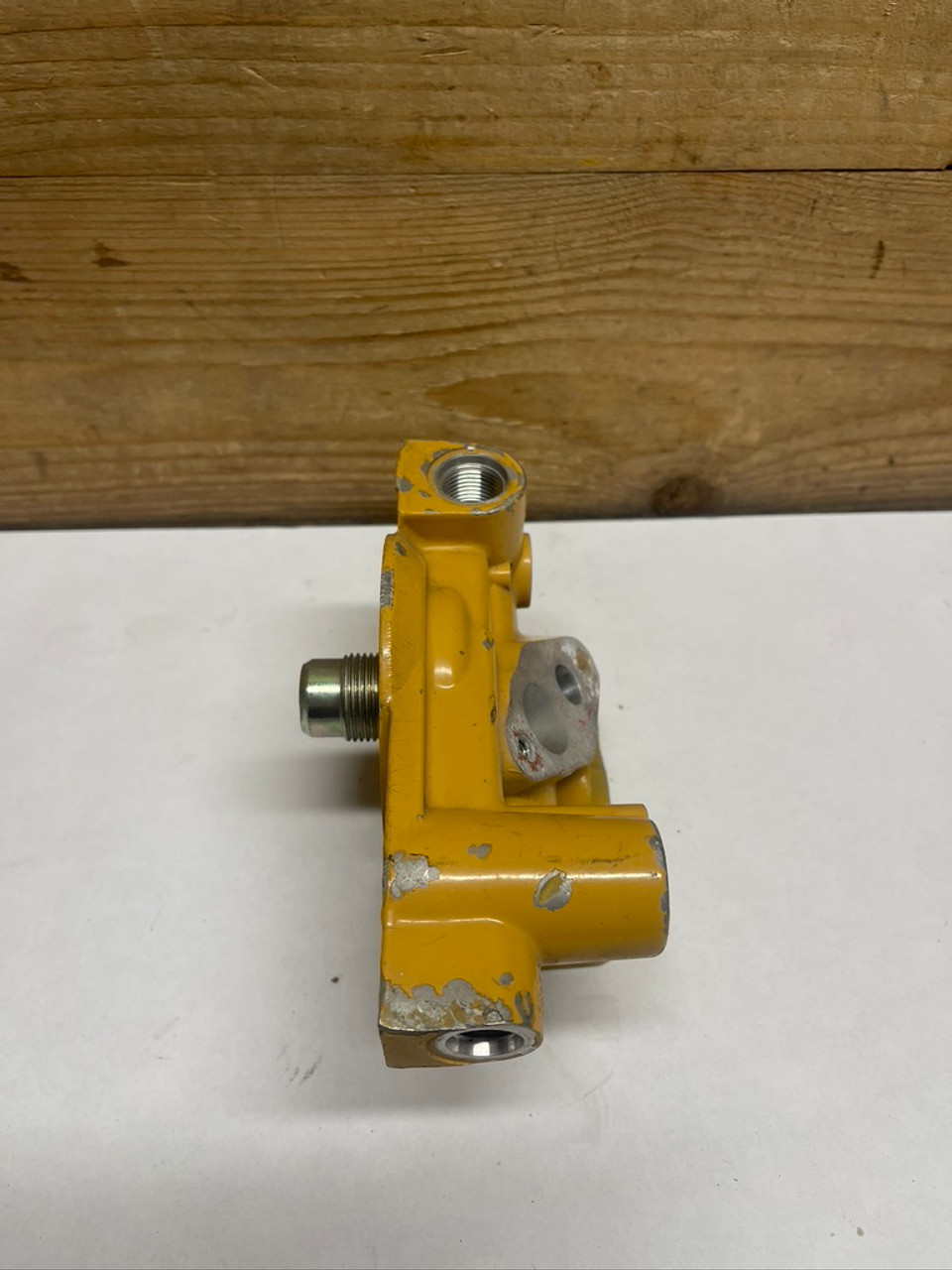 Cat 136-5017: BASE ASSEMBLY-FUEL FILTER C-18 C-15 3406E C16 C18 Engines