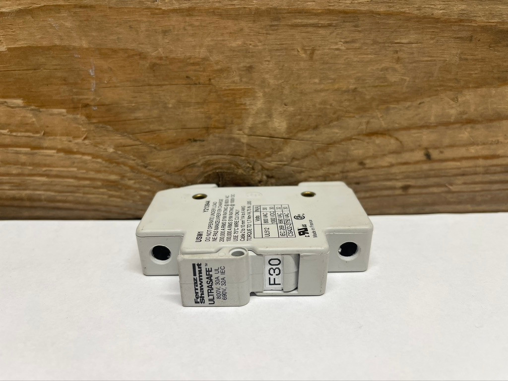 Ferraz Shawmut Y213944 Fuse Holder, 690VAC, 32 Amps #660I131