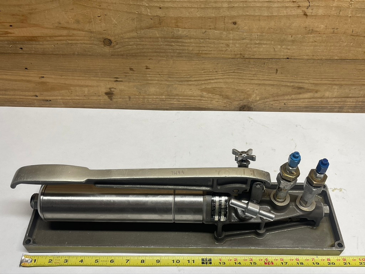 Dead Weight Pressure Gage Tester 10-10525 Ametek T-5 / 10 - 500 psi Hand Pump Dead Weight Pressure Gage Tester 10-10525 Ametek T-5 / 10 - 500 psi Hand Pump