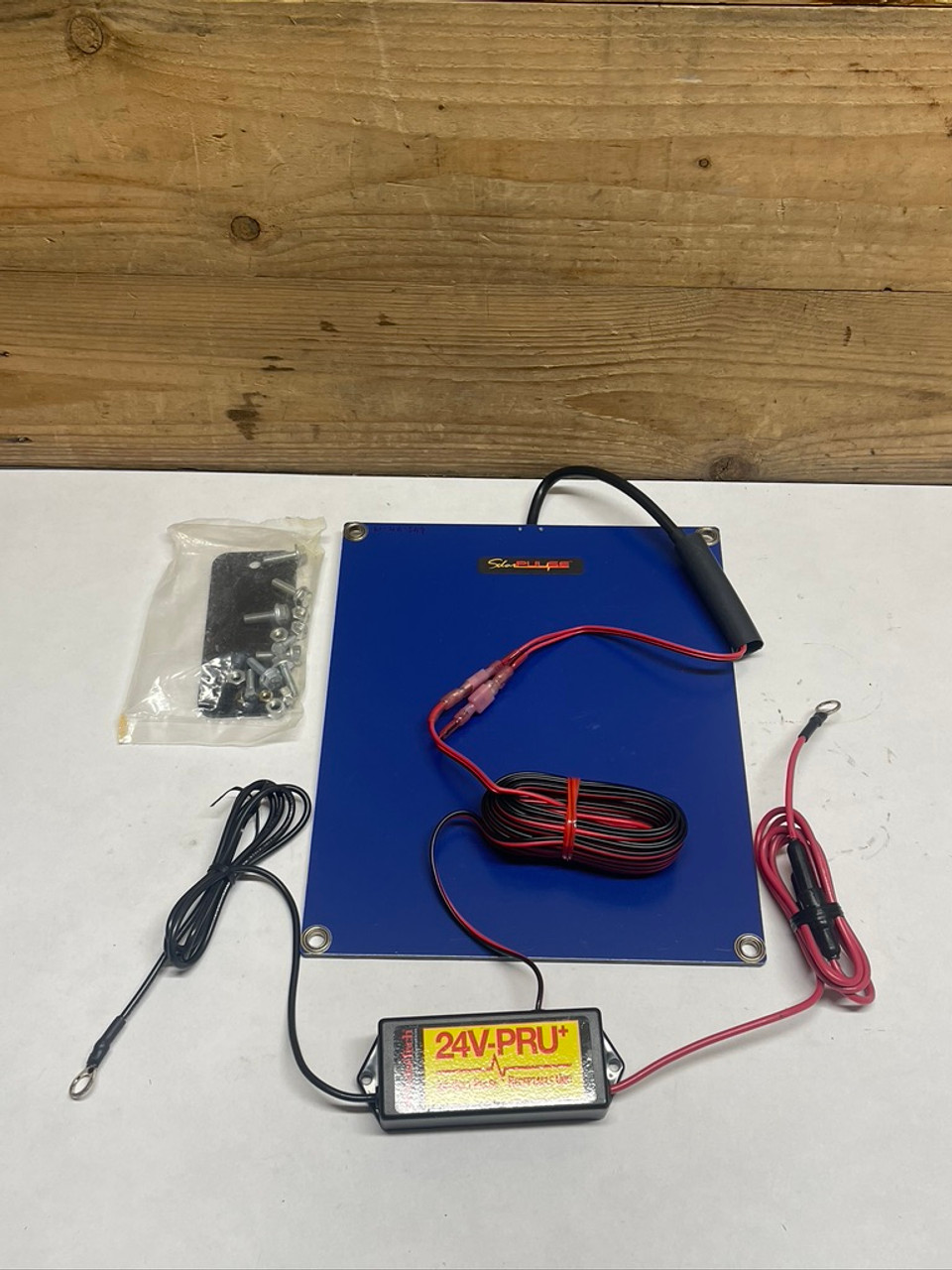 John Deere AT464052 Solarize Battery Charger
