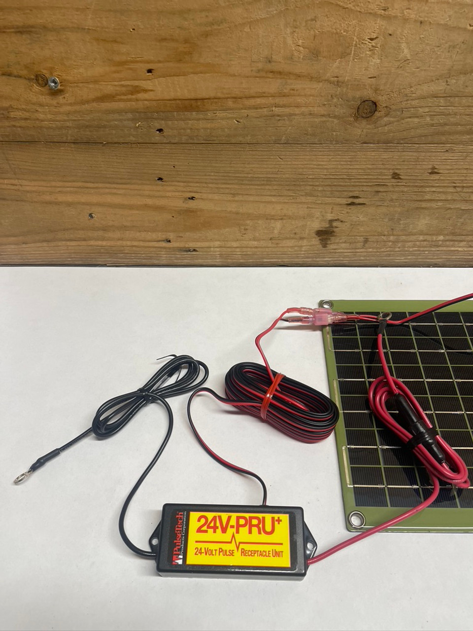 John Deere AT464052 Solarize Battery Charger