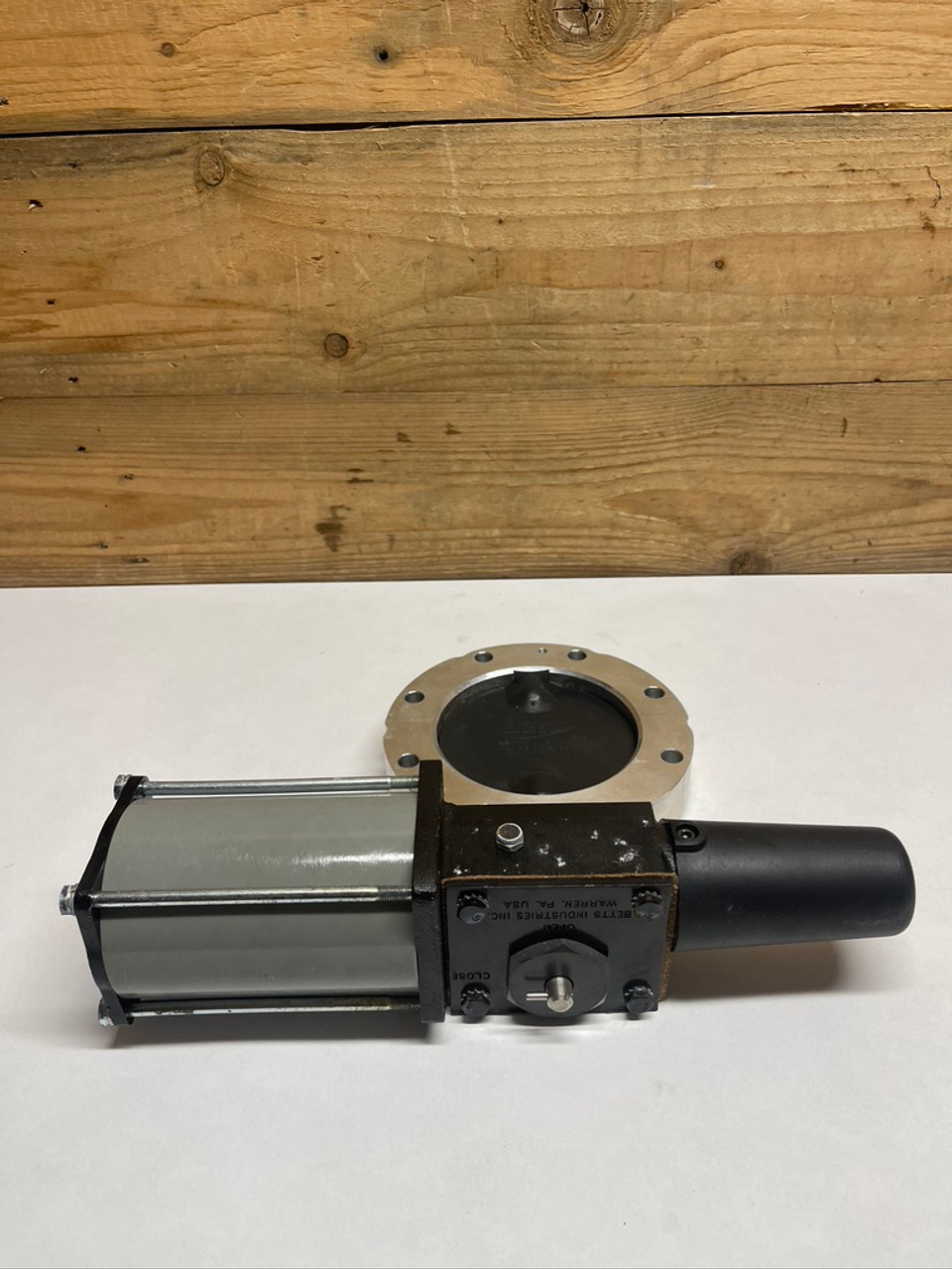 Betts Wet-R-Dri Butterfly Valve Air Operated 4" / 75 psi Betts Wet-R-Dri Butterfly Valve Air Operated 4" / 75 psi