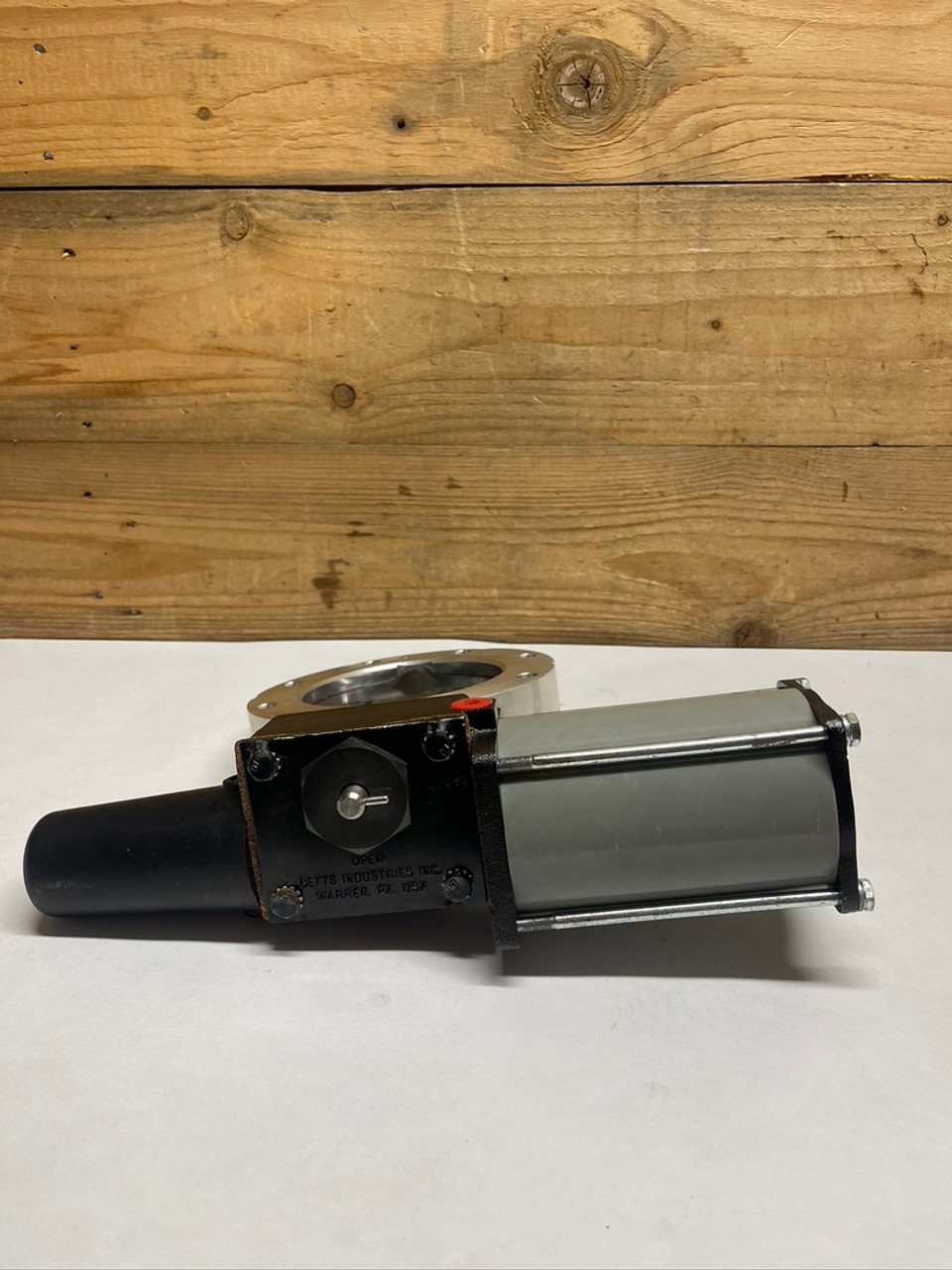 Betts Wet-R-Dri Butterfly Valve Air Operated 4" / 75 psi Betts Wet-R-Dri Butterfly Valve Air Operated 4" / 75 psi