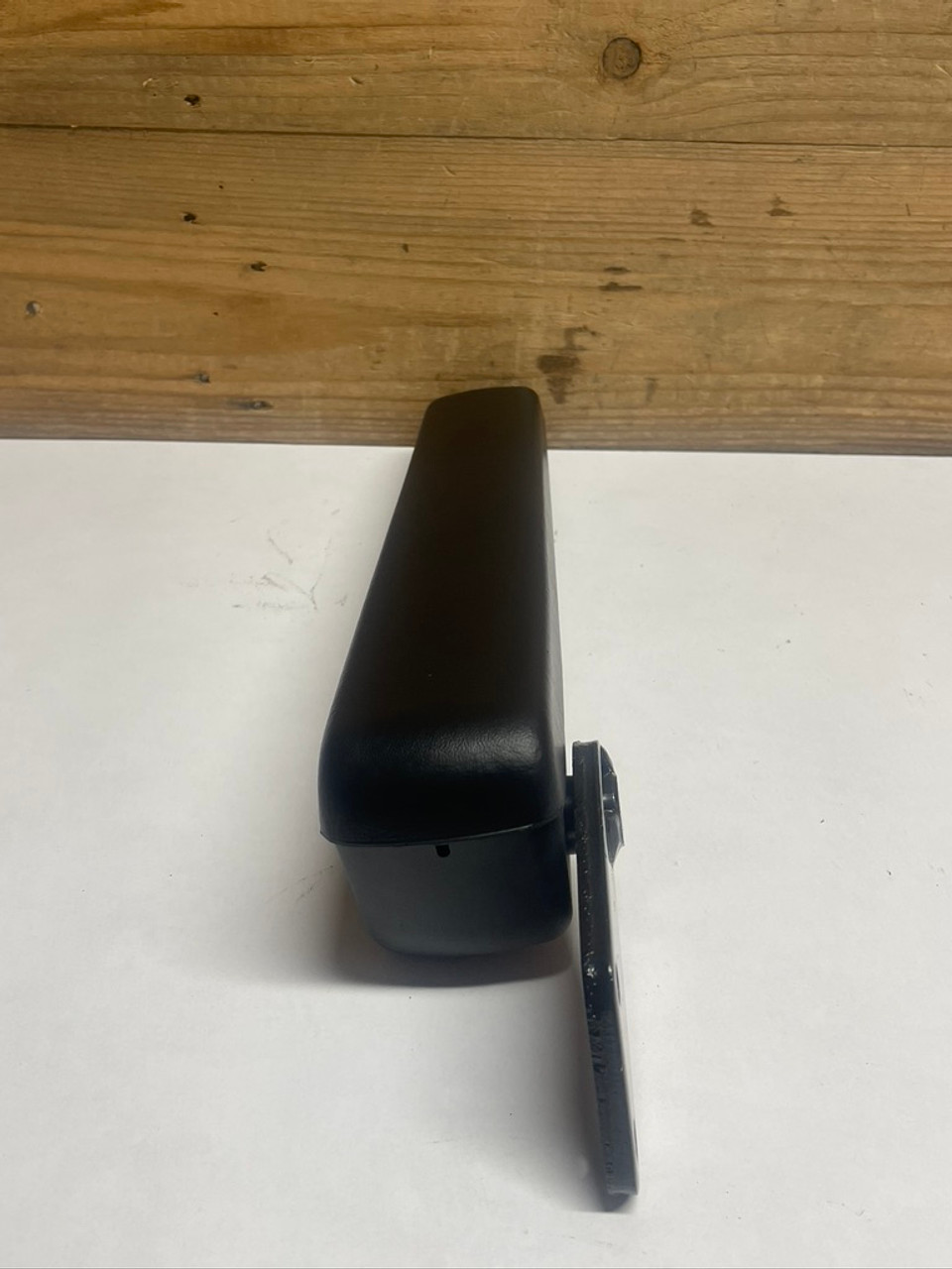 Caterpillar 233-7537 LH Armrest 	