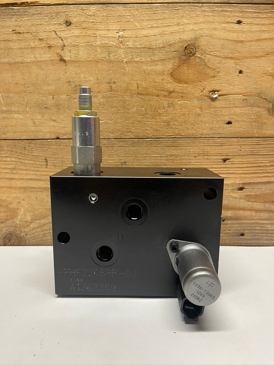 John Deere AT363359 Pressure Reducing Flow Valve 	