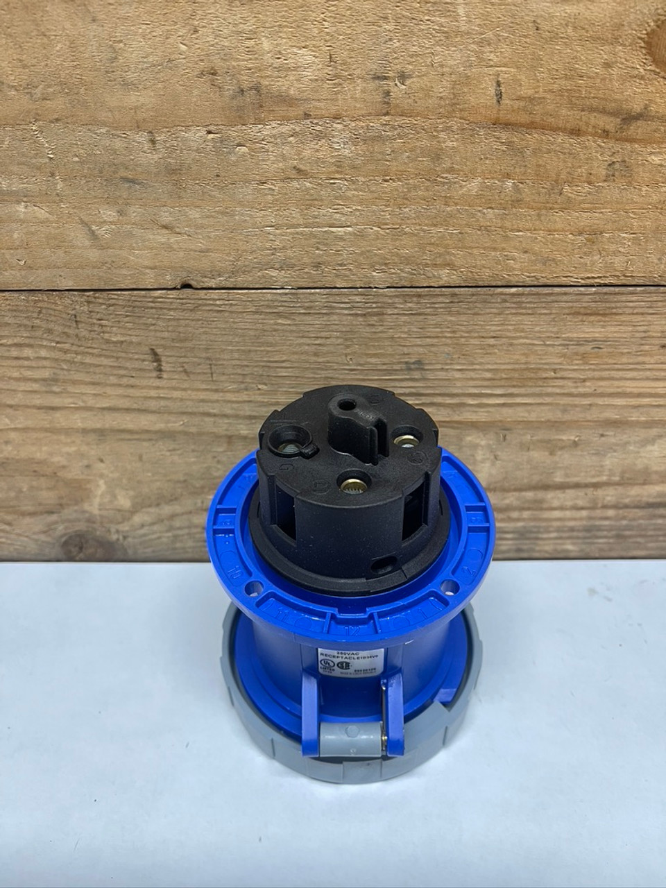 Leviton 460R9W Pin And Sleeve Receptacle