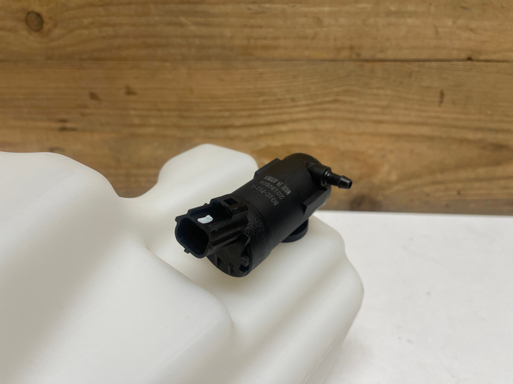 International Navistar 3555058C97 Windshield Washer Reservoir Tank Fleet Truck