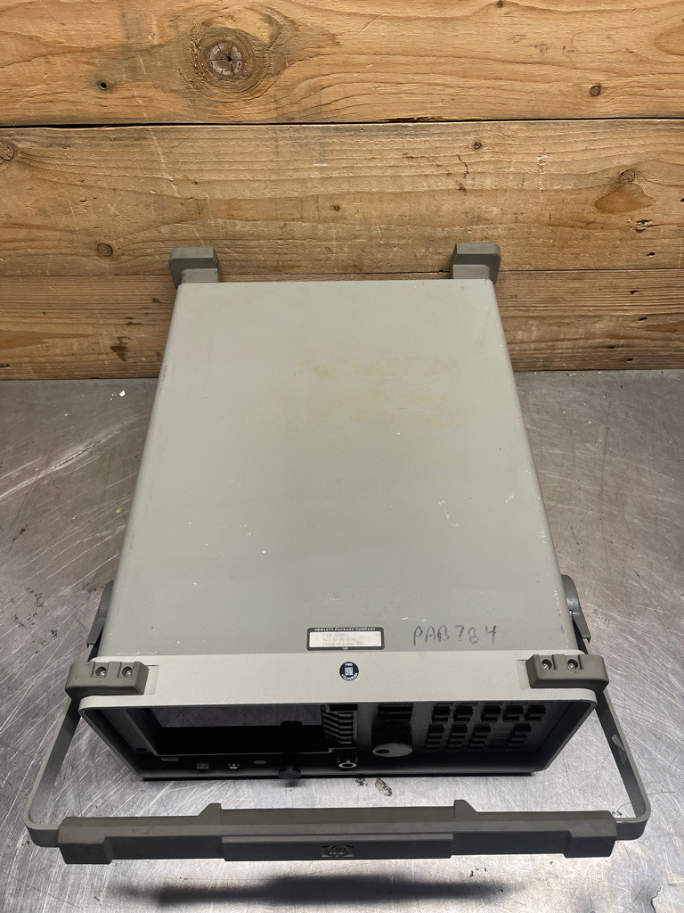 HP 8563A Spectrum Analyzer 9kHz–26.5GHz Hewlett Packard Tested Powers On