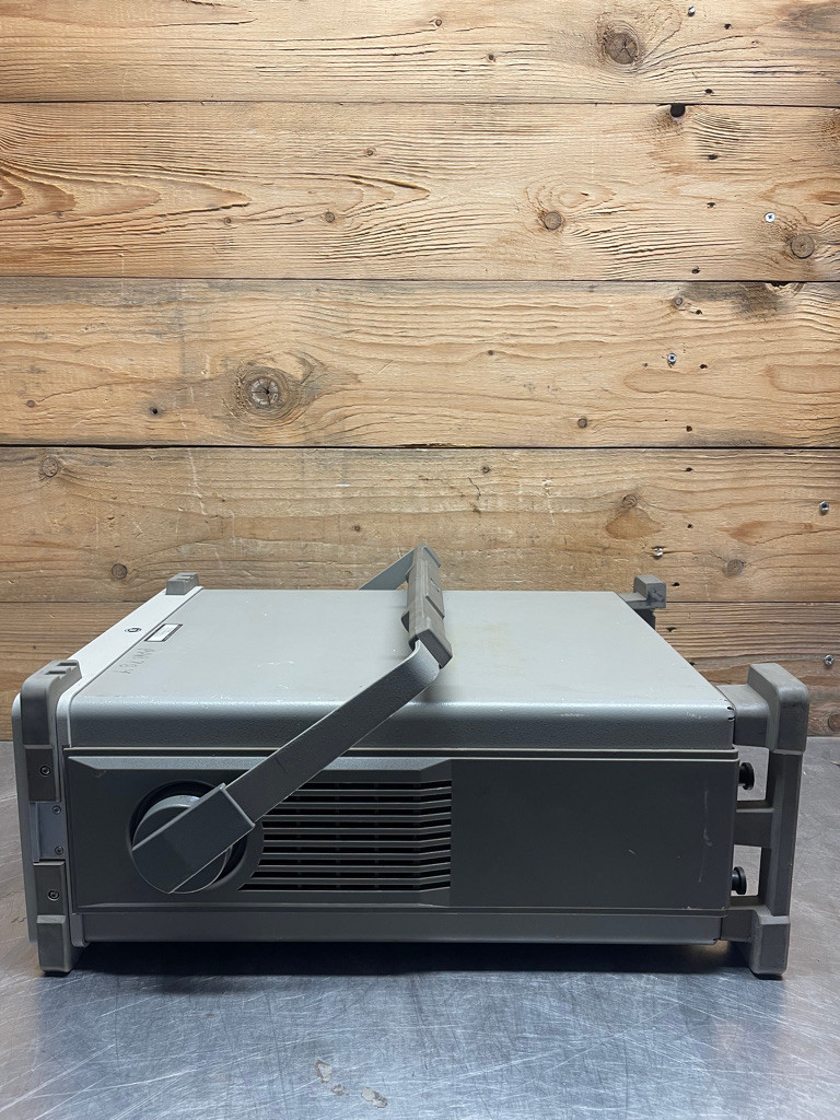 HP 8563A Spectrum Analyzer 9kHz–26.5GHz Hewlett Packard Tested Powers On