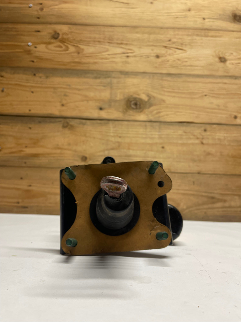 AM General HMMWV Hydraulic Brake Master Cylinder 5582538 2771301 NOS