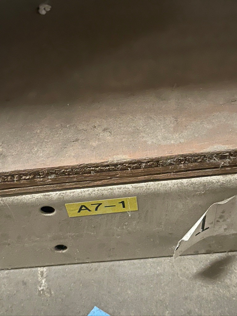 Caterpillar 100-8150 Engine Valve Guide Poppet OEM CAT Lot of 12 NOS Diesel