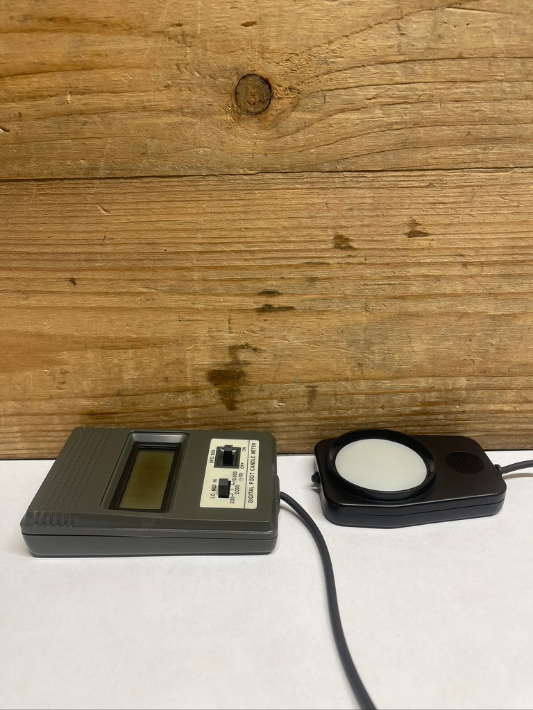 DFC-100 Digital Light Meter Foot Candle Lux Meter w/ Sensor Probe & Case