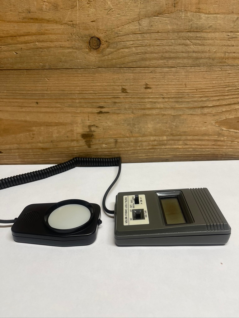 DFC-100 Digital Light Meter Foot Candle Lux Meter w/ Sensor Probe & Case