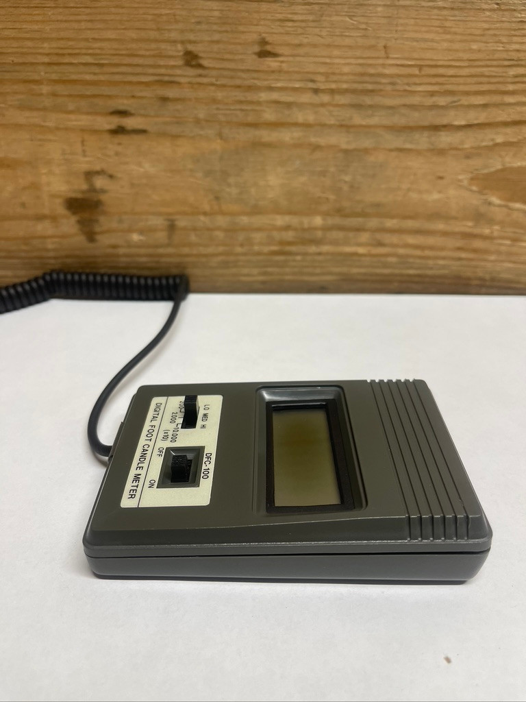 DFC-100 Digital Light Meter Foot Candle Lux Meter w/ Sensor Probe & Case