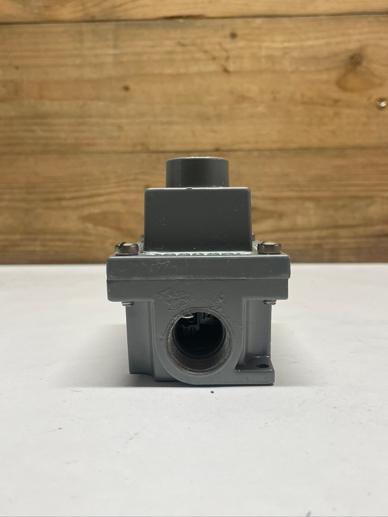Thomas & Betts Red Dot HR-EXPB-2A Hannay Reel Pushbutton Switch 12V 2A