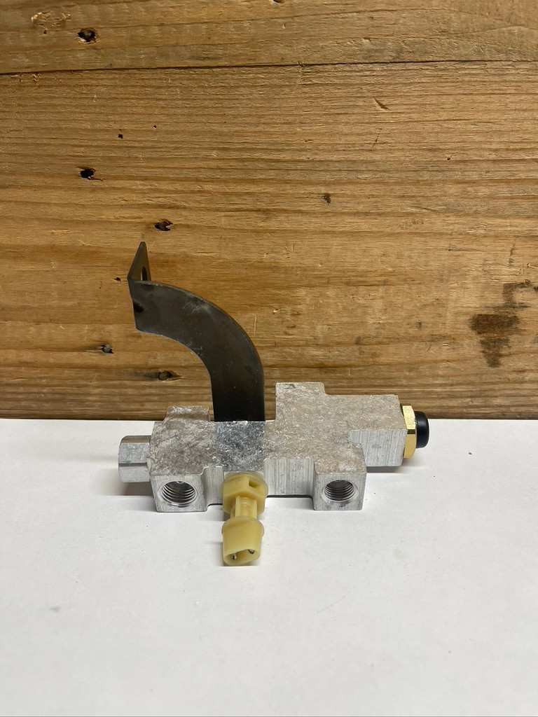 AM General 12339353-1 HMMWV M998 Brake Proportioning Valve 4820-01-359-9489