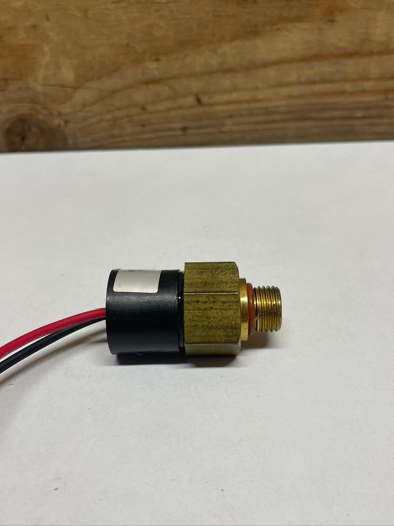 JLG 8223526 20 PSI Hydraulic Oil Pressure Switch SkyTrak Lull OEM