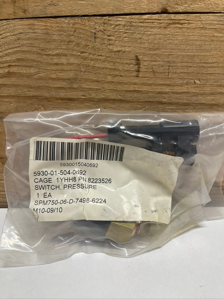 JLG 8223526 20 PSI Hydraulic Oil Pressure Switch SkyTrak Lull OEM