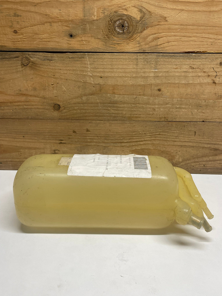 Mercedes-Benz 4065000749 Coolant Expansion Reservoir Tank Unimog U406 U416