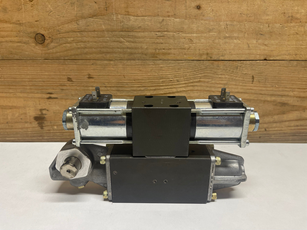 Parker 85564-01-24P Hydraulic Directional Control Valve HEMTT M985
