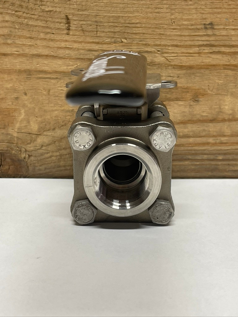 Swagelok SS-65TF16 1" FNPT 3-Piece Ball Valve 316 Stainless Steel 2200 PSI