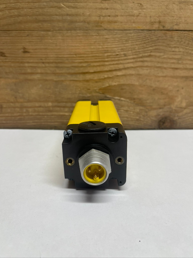Banner SPE1Q3 EZ-SCREEN Point Safety Light Emitter Sensor 3-Pin Mini QD