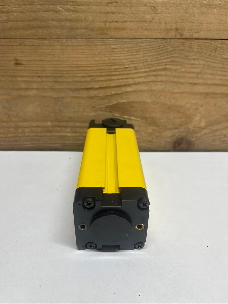Banner SPE1Q3 EZ-SCREEN Point Safety Light Emitter Sensor 3-Pin Mini QD