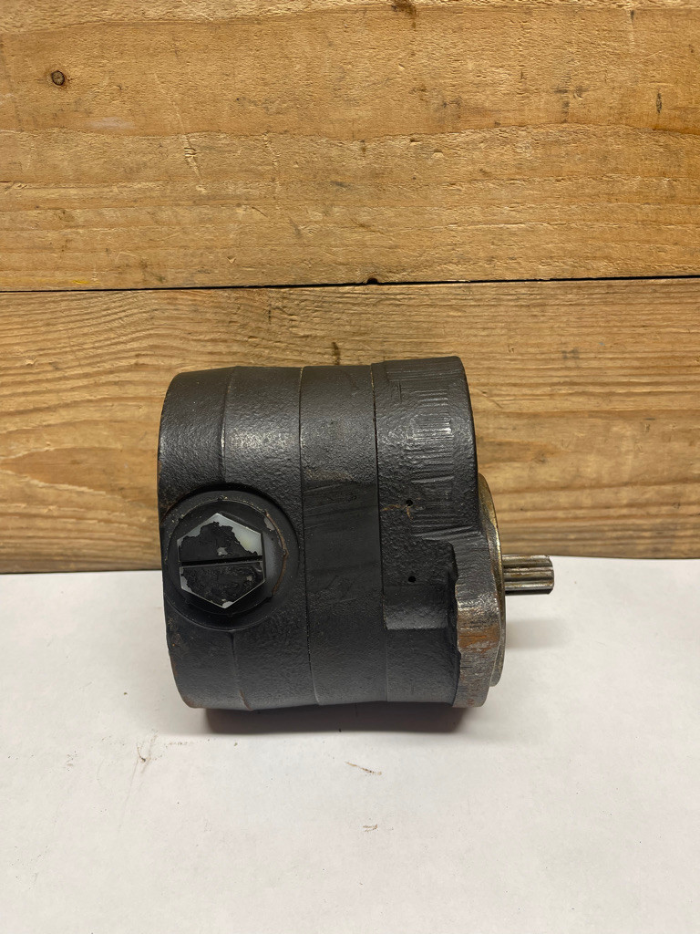 John Deere AT317811 Fan Drive Pump Genuine OEM Hydraulic Pump