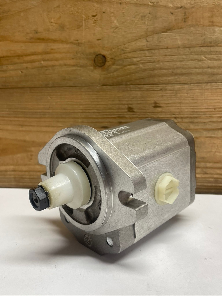 John Deere AT372688 Fan Drive Hydraulic Motor Genuine OEM
