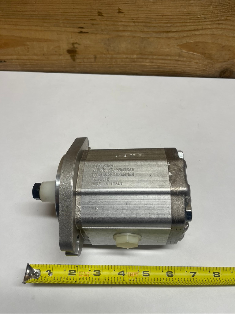 John Deere AT372688 Fan Drive Hydraulic Motor Genuine OEM