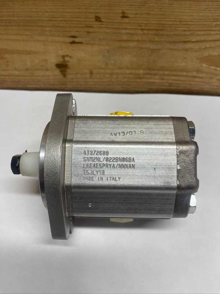 John Deere AT372688 Fan Drive Hydraulic Motor Genuine OEM