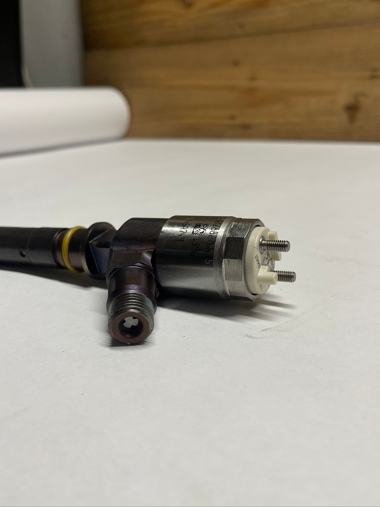 Caterpillar 320-0690 Fuel Injection Nozzle Genuine CAT OEM Injector