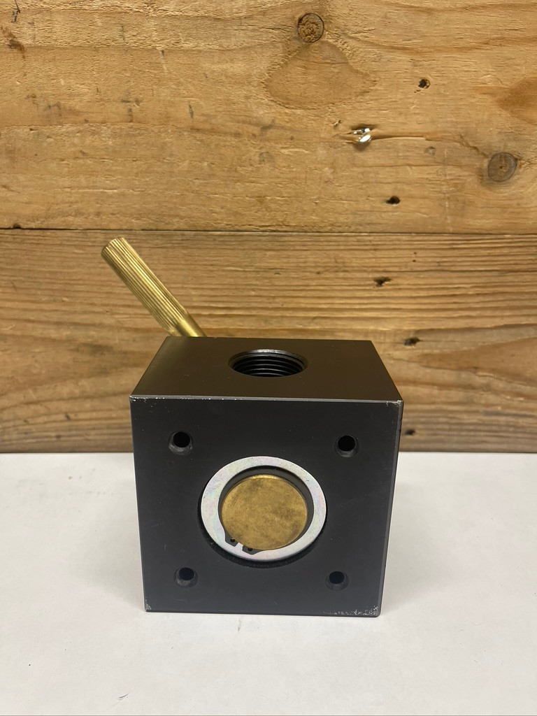 Alemite 340289-1 4-Way Waste Oil Pump Valve 1" NPT 200 PSI
