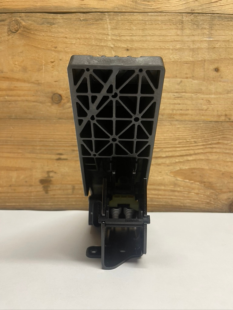 John Deere AT330209 Accelerator Pedal Foot Throttle Assembly New Surplus