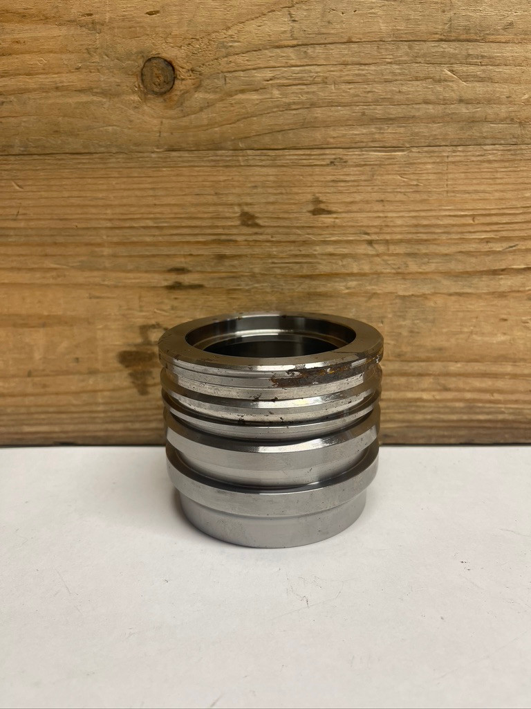 John Deere H214901 Hydraulic Cylinder Rod Guide OEM 750J 850J Dozer Gland Nut