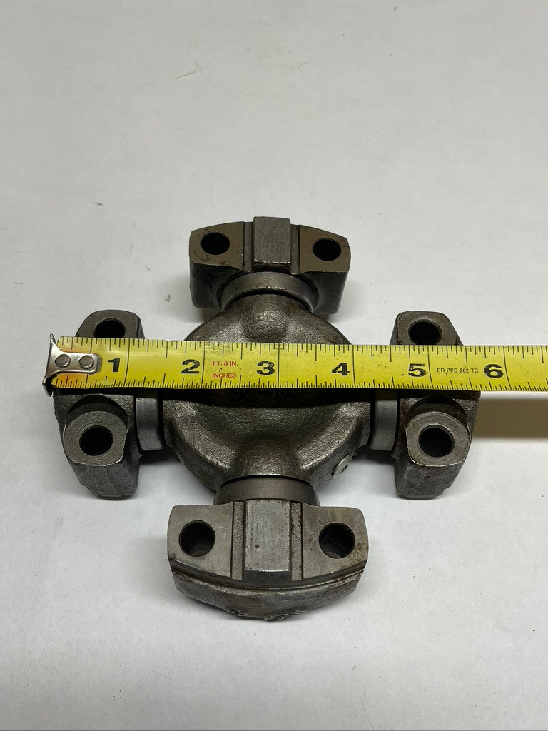 John Deere AT115918 Spider Cross Bearing Assembly Genuine OEM New Surplus