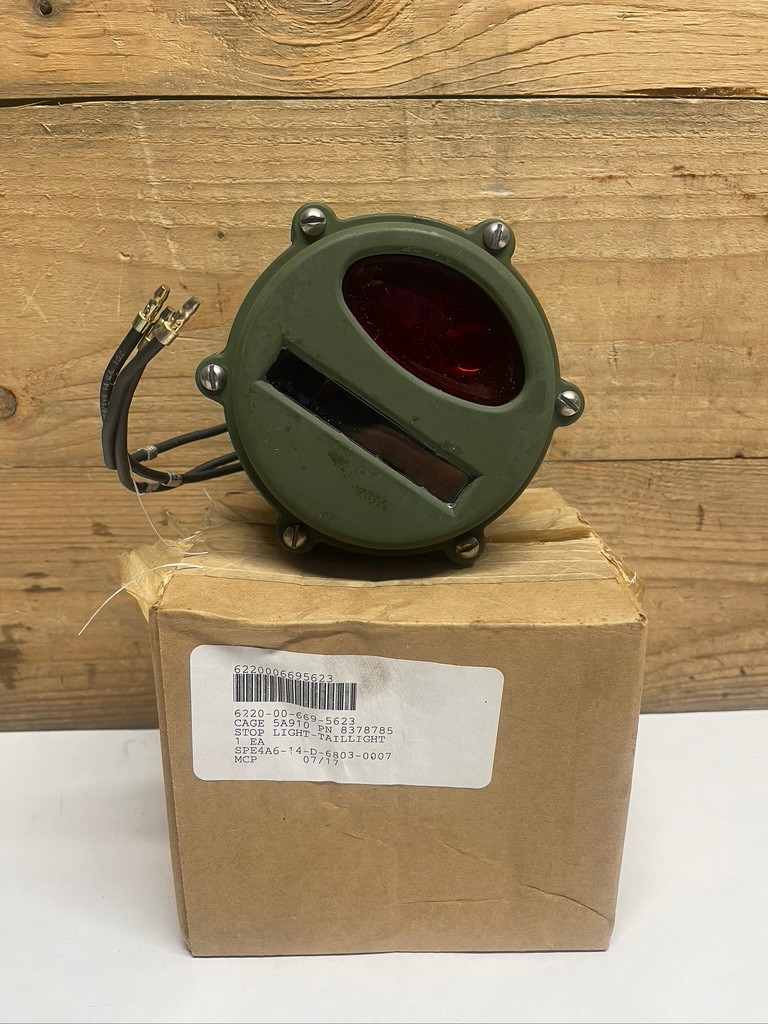 GM Vehicular Stop Light Taillight 8378785 Military Tail Lamp Assembly