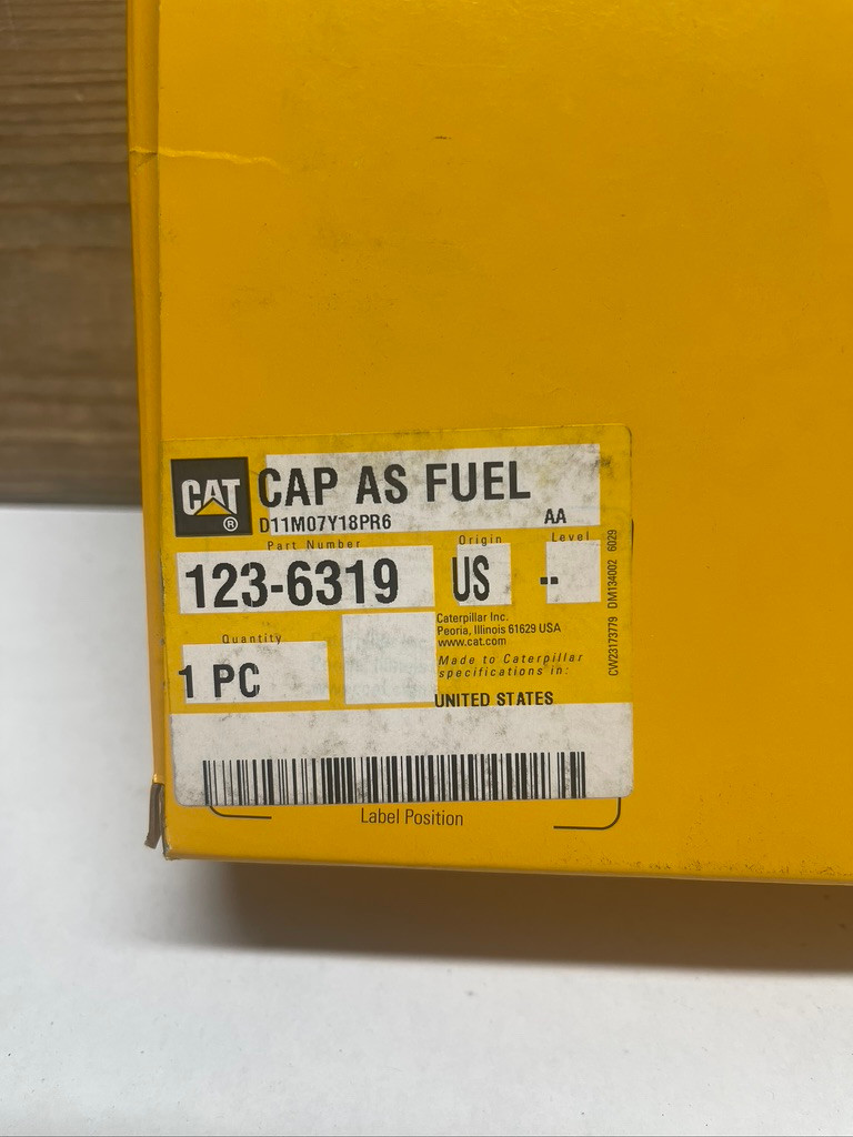 CAT 123-6319 Non-Vented Fuel Filler Cap OEM Caterpillar Fuel Cap