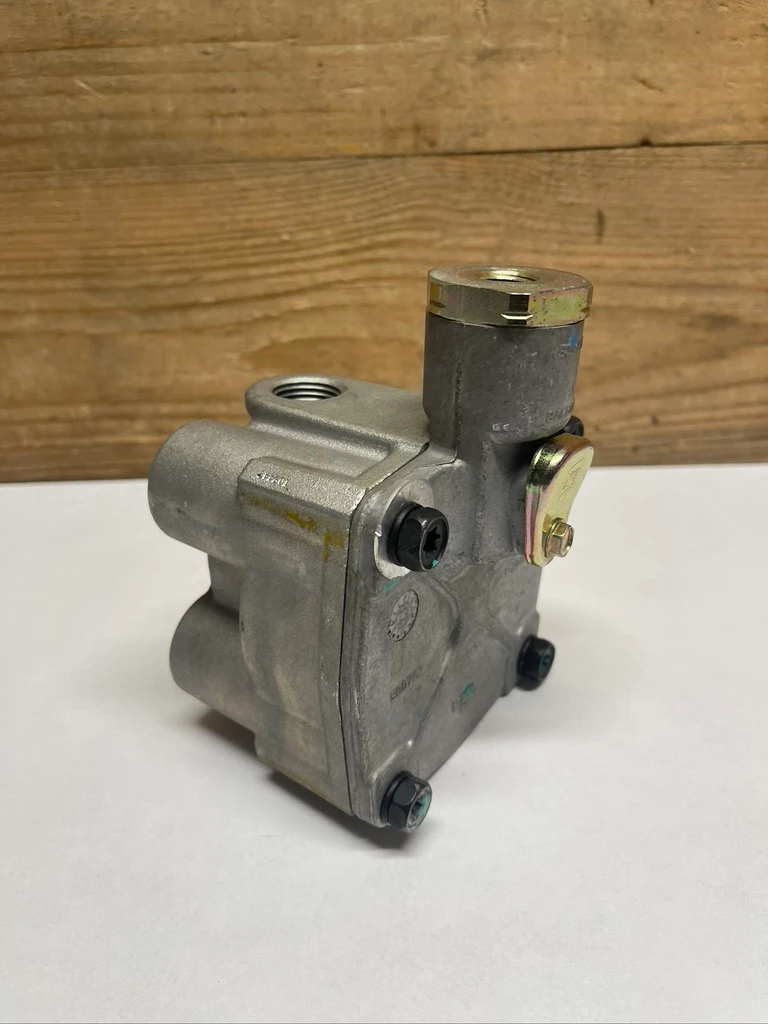 Bendix T-294826 Brake Relay Valve Air Brake Commercial Truck NOS