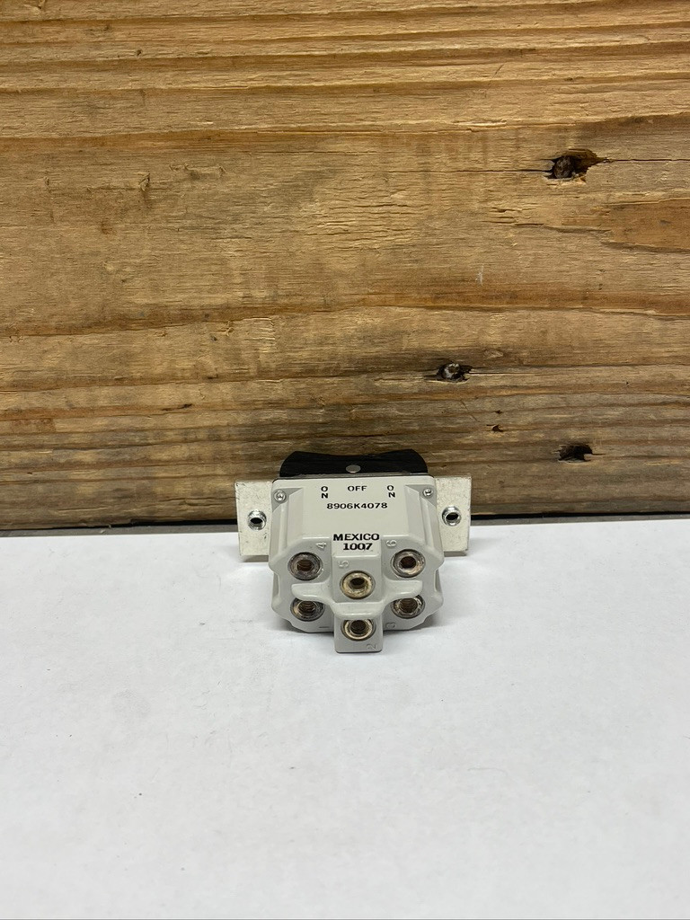CAT 7T-3811 24V DPDT Rocker Switch Assembly Genuine Caterpillar OEM
