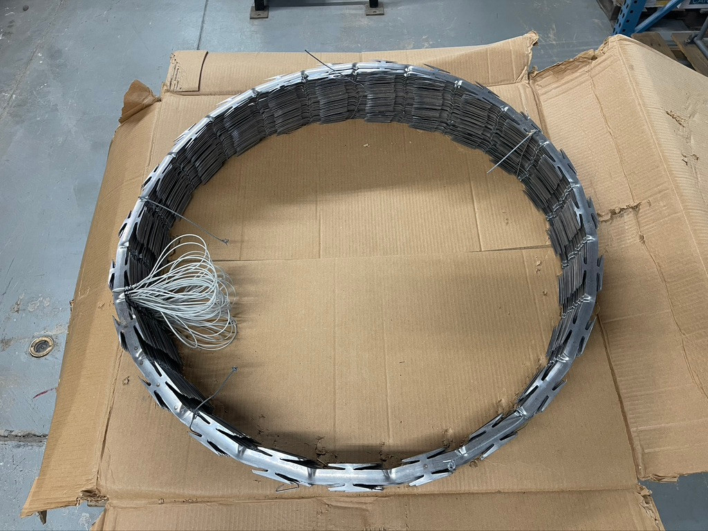 A-A-59926 Military Concertina Barbed Tape Razor Wire Roll New Surplus