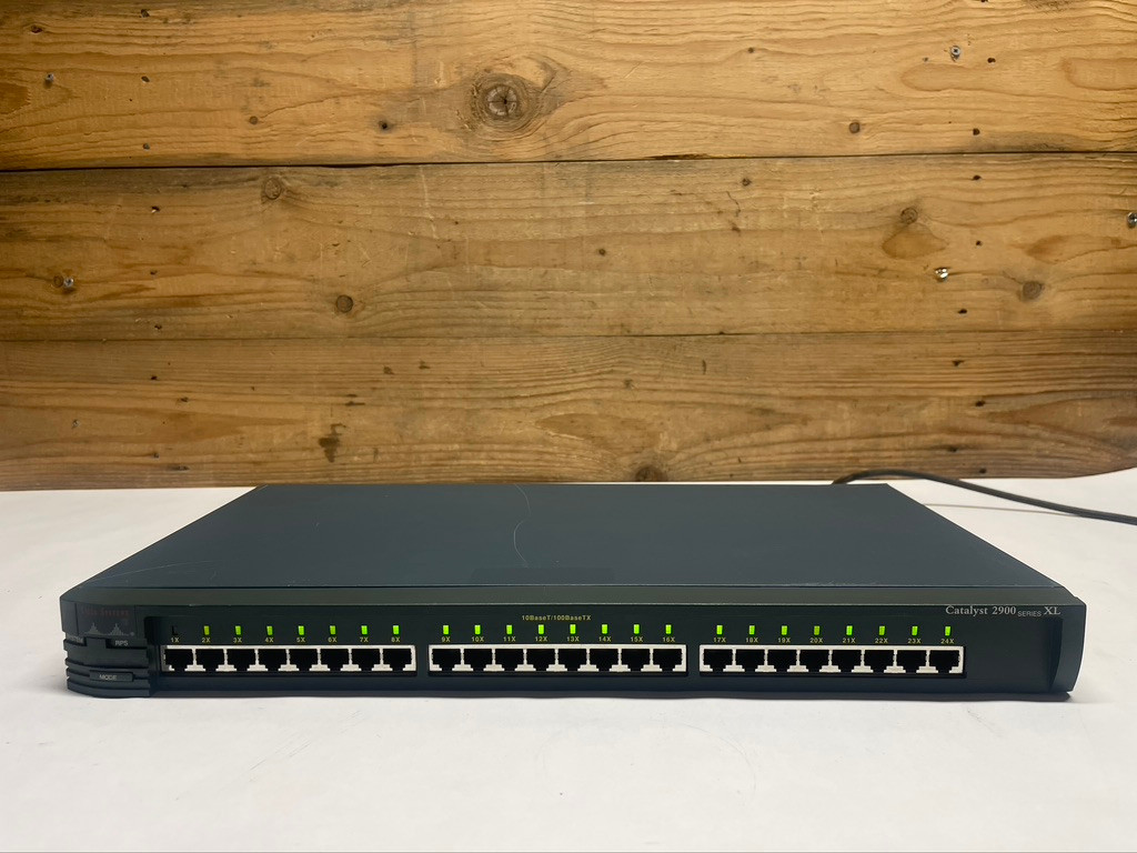 Cisco WS-C2924-XL-EN Catalyst 2900 XL 24-Port 10/100 Ethernet Switch