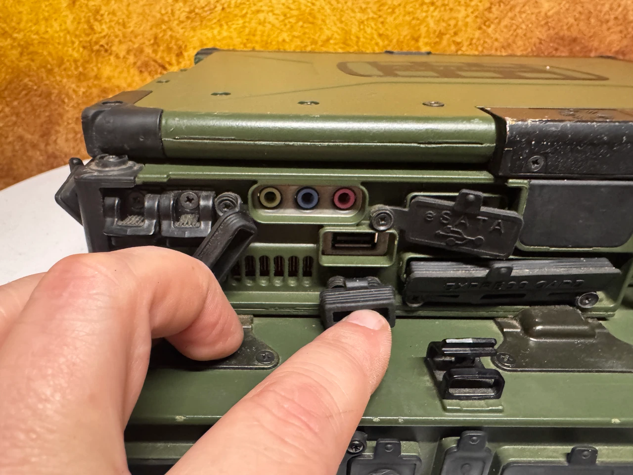 VT Miltope TSC V3-GM45 Military Rugged Touchscreen Laptop MSD-V3 Dock
