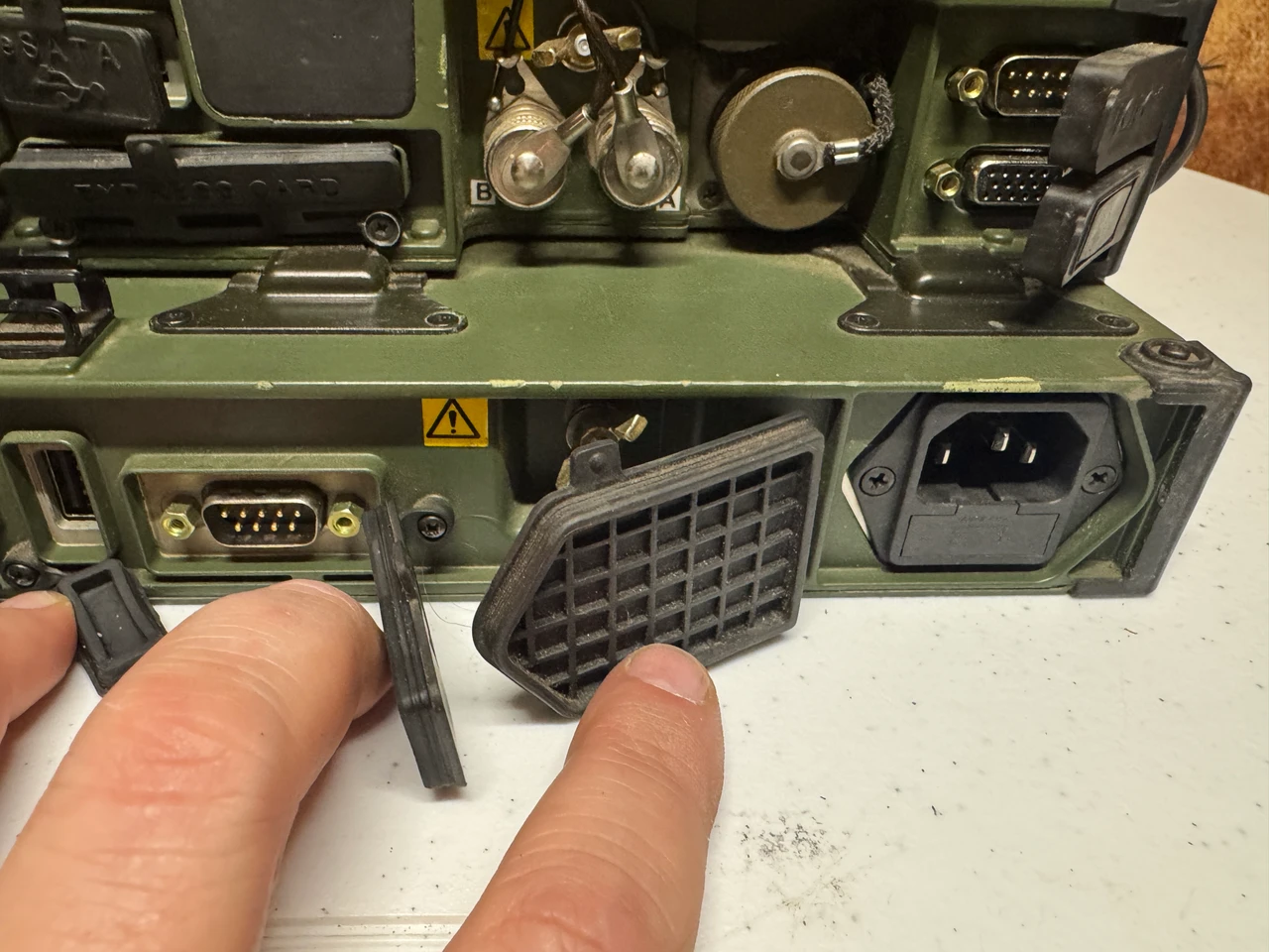 VT Miltope TSC V3-GM45 Military Rugged Touchscreen Laptop MSD-V3 Dock