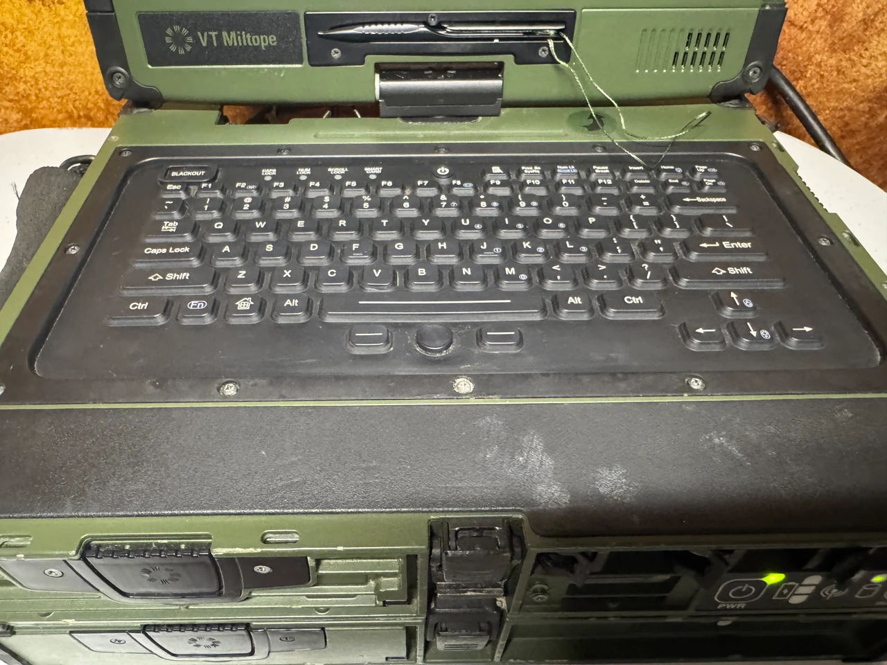 VT Miltope TSC V3-GM45 Military Rugged Touchscreen Laptop MSD-V3 Dock