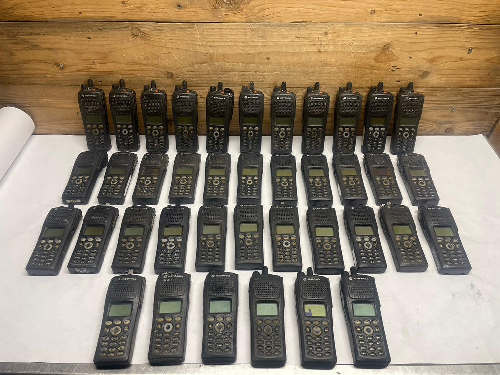 Motorola H46QDH9PW7BN XTS2500 III UHF P25 Digital Two-Way Radio Lot of 39