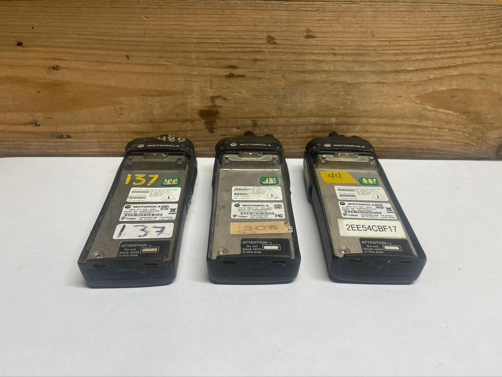 Motorola H46QDH9PW7BN XTS2500 III UHF P25 Digital Two-Way Radio Lot of 39