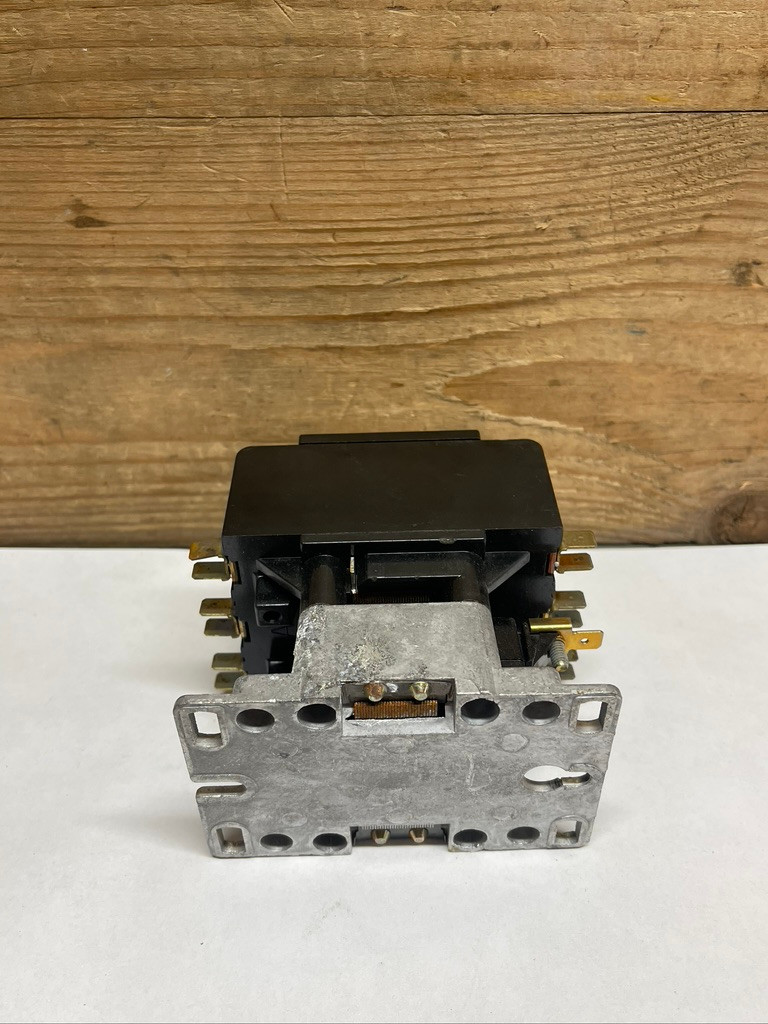 General Electric CR353FE3BA1 50A 3-Pole 600V Definite Purpose Contactor